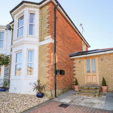 Dovedale Villa Ryde  Exteriör bild